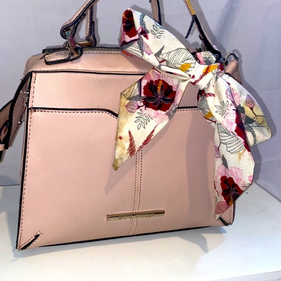 Adorable pink Steve Madden Purse! - Picture 3 of 8